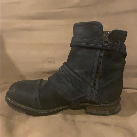 Gorgeous Italian Leather Navy Blue Ugg Moto Boots - Picture 4 of 13